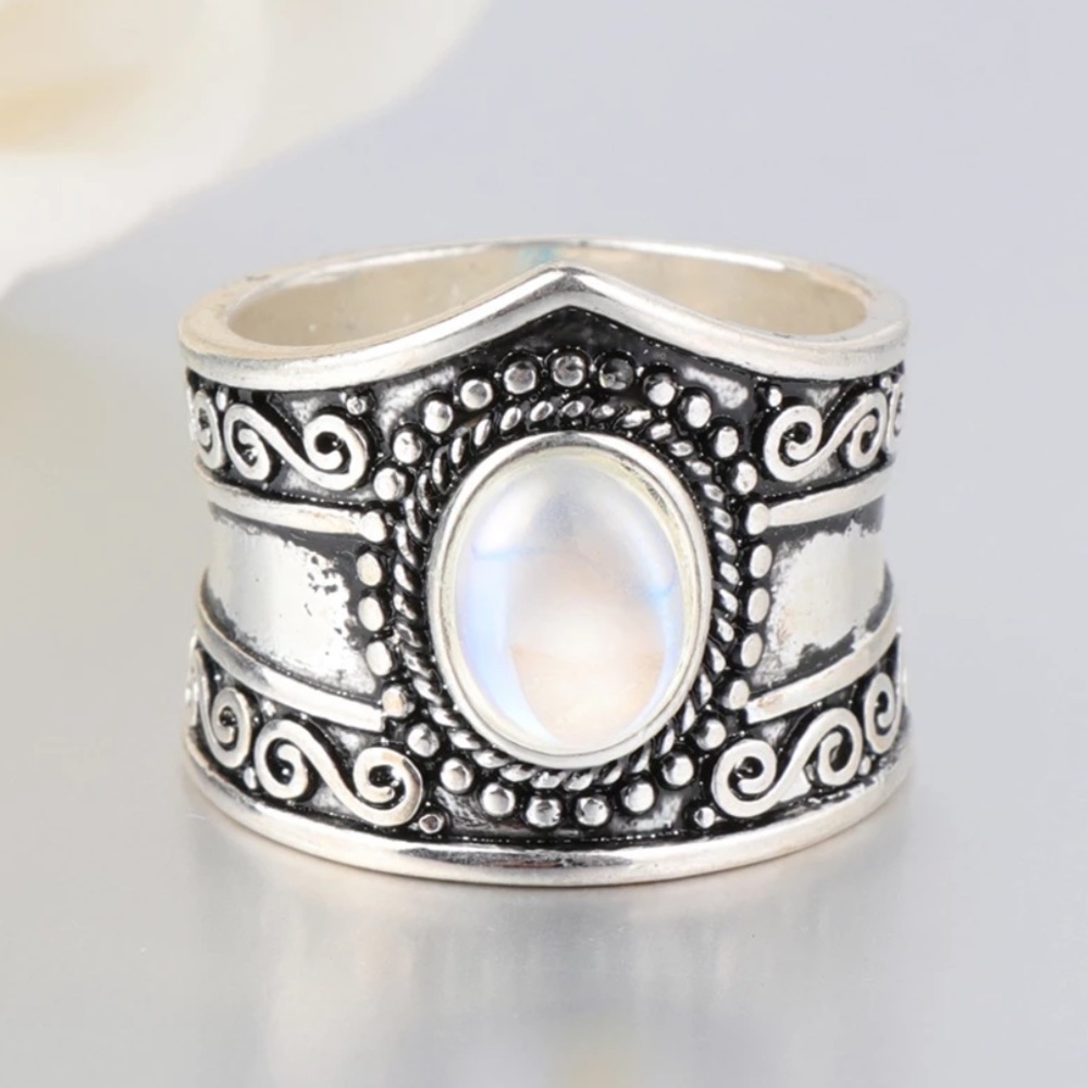🐚 BOHO Vintage Styled Carved Opal Silver Ring 🐚 - Picture 2 of 8